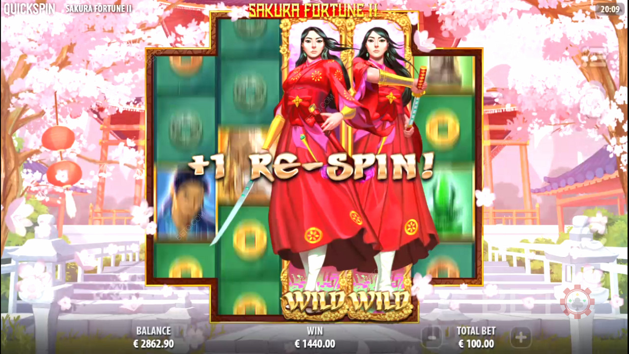 Disfruta de Re-Spins después de conseguir Sakura Wilds apilados en los rodillos.